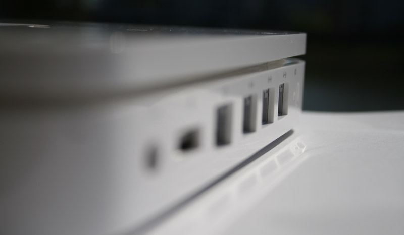 Illustration for article titled The Things Other Apple Airport Extreme Reviews Don't Tell You